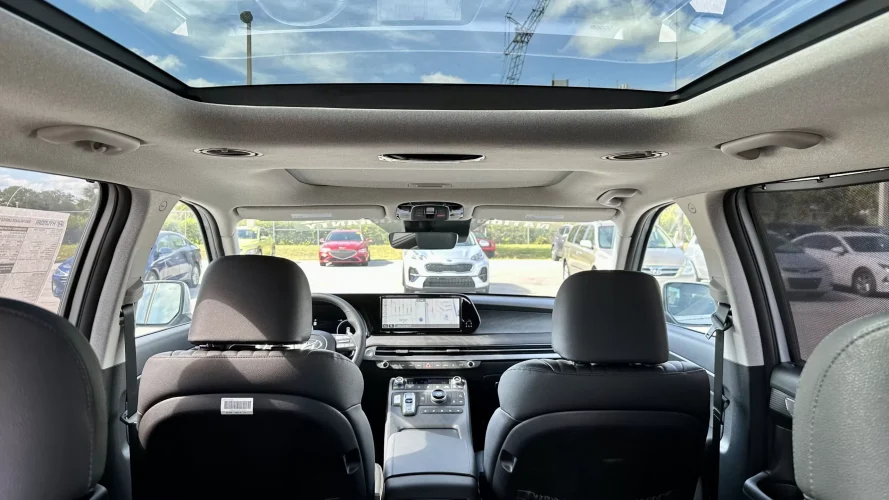 2023 Hyundai Palisade Limited - interior panorama roof