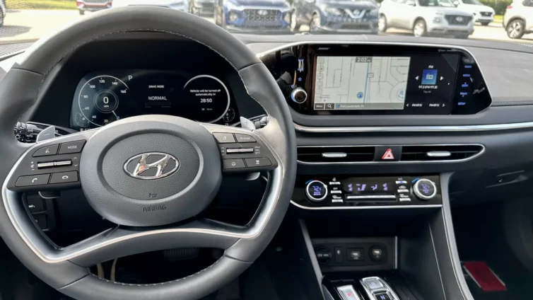 2023 Hyundai Sonata - interior digital panel