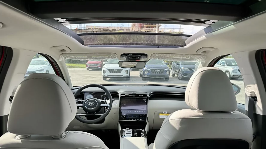 2023 Hyundai Tucson - interior full white