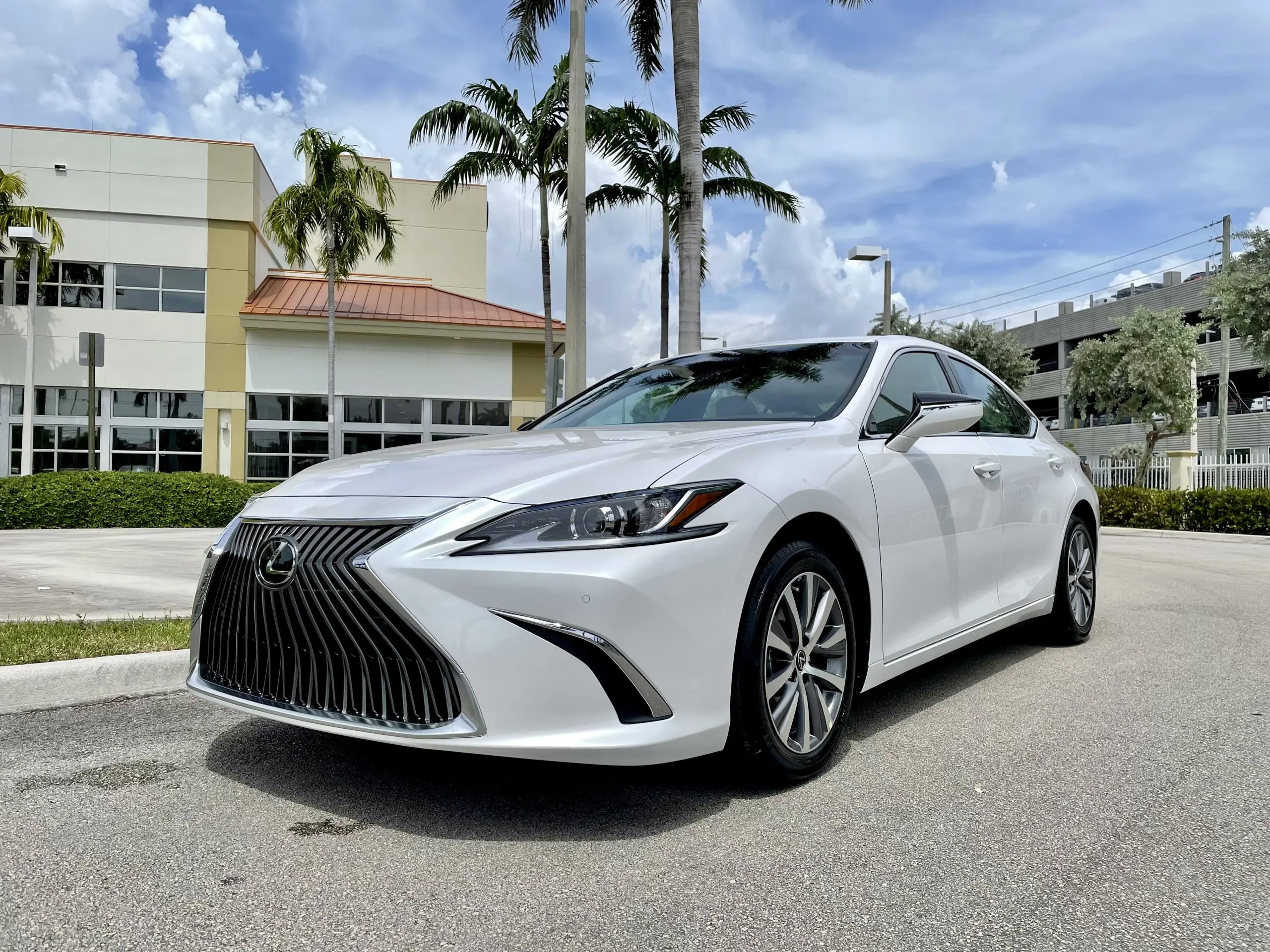 2023-Lexus-ES350-White-front-side-scaled