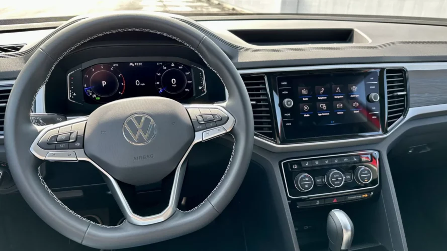 2023 VW Atlas SE - interior digital panel AC
