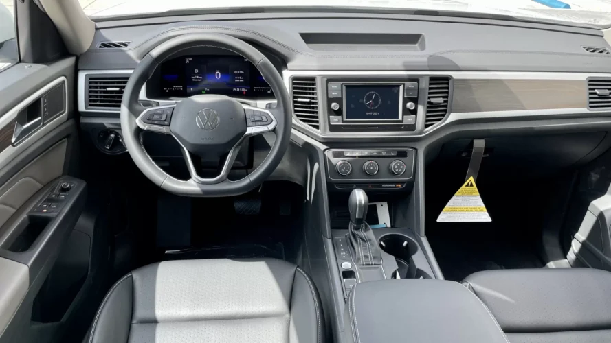 2023 VW Atlas SE - interior panel AC