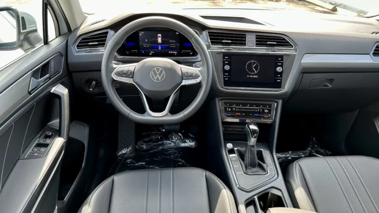 2023 VW Tiguan SE - interior black leather