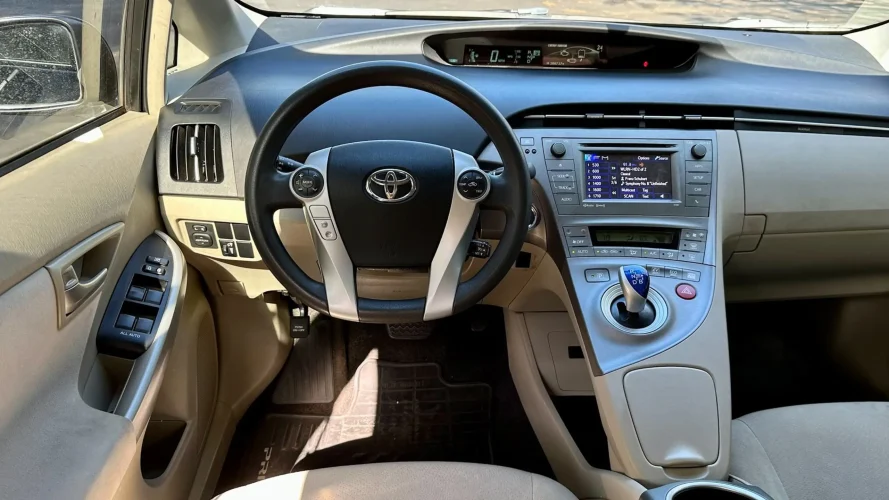 2013 Toyota Prius Hybrid 6-min