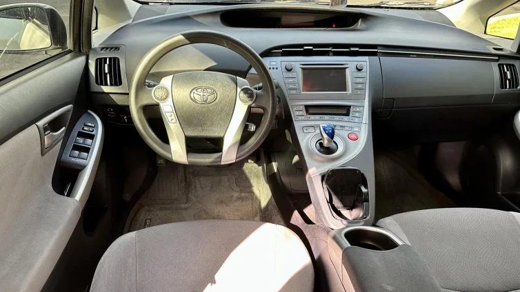 2014 Toyota Prius Hybrid 9-min