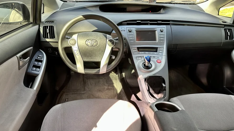 2014 Toyota Prius Hybrid 9-min